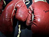 Бокс. Макгрегор нокаутировал соперника в первом раунде и стал чемпионом Европы