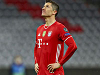 Хет-трик Левандовски. Дубль Холанна спас