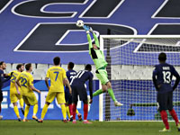 Ошибка арбитра, красивый гол Гризманна, автогол. Украинцы сыграли вничью с французами