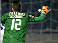 Бывший вратарь