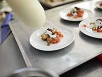 СМИ: известный шеф-повар находится в тяжелом состоянии после нападения грабителя