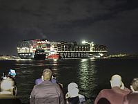 Попытки разблокировать Суэцкий канал пока не увенчались успехом