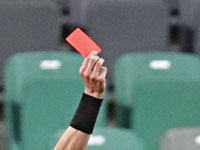 Бразильского футболиста удалили на 9-й секунде матча