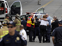 Автомобиль пытался прорваться через КПП у входа в Капитолий; пострадали двое полицейских