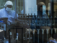 На предприятии в США после ошибки остановлено производство вакцины AstraZeneca