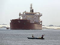 РИА Новости: в Суэцком канале сел на мель танкер