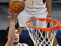 Дени Авдия набрал 16 очков. 