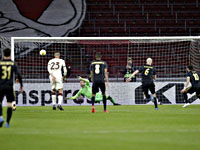 Тадич не реализовал пенальти. 