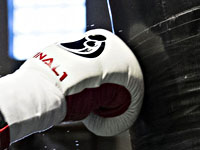 Бокс. Россиянин проиграл бой за звание чемпиона мира