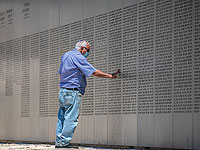 В Израиле проходят мероприятия Дня Памяти солдат, павших в войнах, и жертв террора