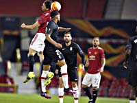 Юбилейный гол Кавани. Автогол защитника 