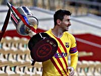 Месси забил два мяча. 