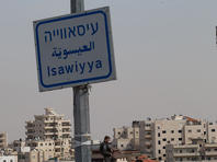 В Исауийе арабы забросали камнями и подожгли автобус