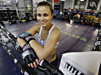 Секс-символ ММА опубликовала эротическую фотографию