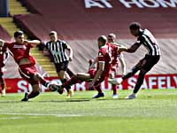 Владея огромным преимуществом,