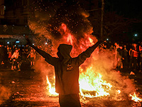 Жители Газы жгут на границе с Израилем автомобильные шины