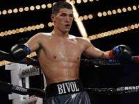 Бокс. Россиянин Дмитрий Бивол в девятый раз защитил титул чемпиона мира