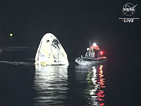 Американские астронавты вернулись на Землю на корабле Crew Dragon