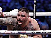 Бокс. Лара стал чемпионом мира за 80 секунд. Руис победил Ареолу. Зрители подрались