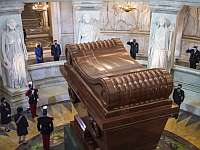 Макрон на 200-летии со дня смерти Наполеона: 
