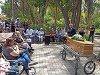 В кибуце Эйнат проходят похороны Ицхака Арада