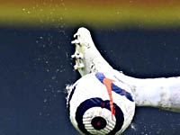 Азмун не забил пенальти. 