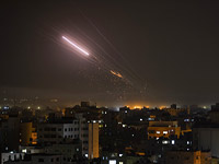 Очередной ракетный обстрел Ашдода, одна ракета попала в жилой дом