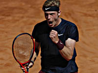 Денис Шаповалов вышел в полуфинал турнира в Женеве