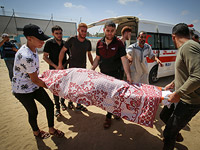 В обрушенном туннеле и среди руин здания в секторе Газы найдены тела 13 человек