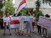 Возле посольства Беларуси в Тель-Авиве состоялся митинг в поддержку Романа Протасевича