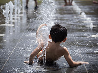 Шарав в Израиле: медики рекомендуют оставаться в кондиционируемых помещениях