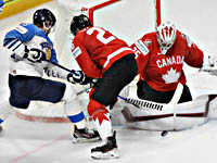 Чемпионат мира по хоккею. Канадцы проиграли финнам в серии буллитов. Лучший снайпер - британец