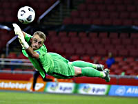 Голкипер сборной Голландии заболел коронавирусом и пропустит Евро 2020