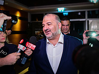 Партия РААМ подписала документ, позволяющий Лапиду объявить об успешном завершении переговоров