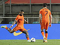 Депай забил два мяча. Голландцы сыграли вничью со сборной Шотландии