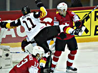 Проигрывая 0:2 на 38-й минуте, немцы вышли в полуфинал чемпионата мира по хоккею