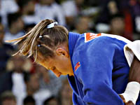 Элис Шлезингер завоевала серебряную медаль чемпионата Европы по самбо