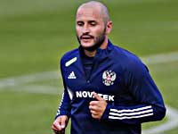 Защитник сборной России получил травму на предматчевой разминке