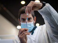 Коронавирус в Израиле: начата вакцинация подростков, за неделю от COVID-19 умерли десять человек