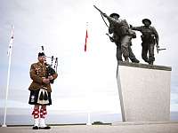 В Нормандии открыт памятник погибшим британским солдатам