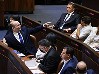 Израильтяне гадают, что читал Гидеон Саар во время речи Нетаниягу в Кнессете