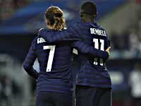 Испанцы разгромили сборную Литвы, французы - Болгарии. Бензема получил травму