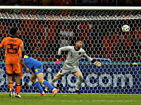 Стекеленбург побил рекорд ван дер Сара. Голландцы победили сборную Украины