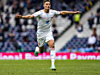 Патрик Шик забил