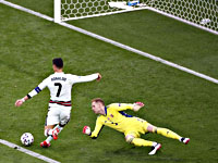 Криштиану Роналду установил рекорды. Португальцы разгромили венгров