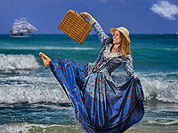 Индиана Джонс в юбке на Средиземноморском побережье