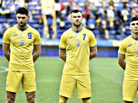 Перед Евро сборная Украины тренируется треугольными мячами