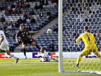 Шик вышел в лидеры бомбардиров. Перишич забил гол и установил рекорд. Ничья в Глазго