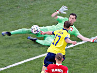 Дубль Левандовски не спас поляков. Сборная Украины вышла в плэй-офф