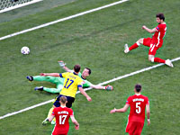 Кот оказался прав. Поляки пропустили гол на последних секундах и вылетели